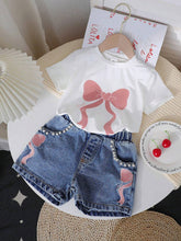 2pcs Girls Bow Print Tee & Pearl Denim Shorts Set - Ivory
