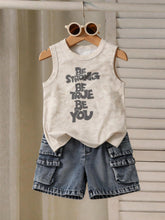 2pcs Little Boys Slogan Muscle Tee & Cargo Denim Shorts - Ecru