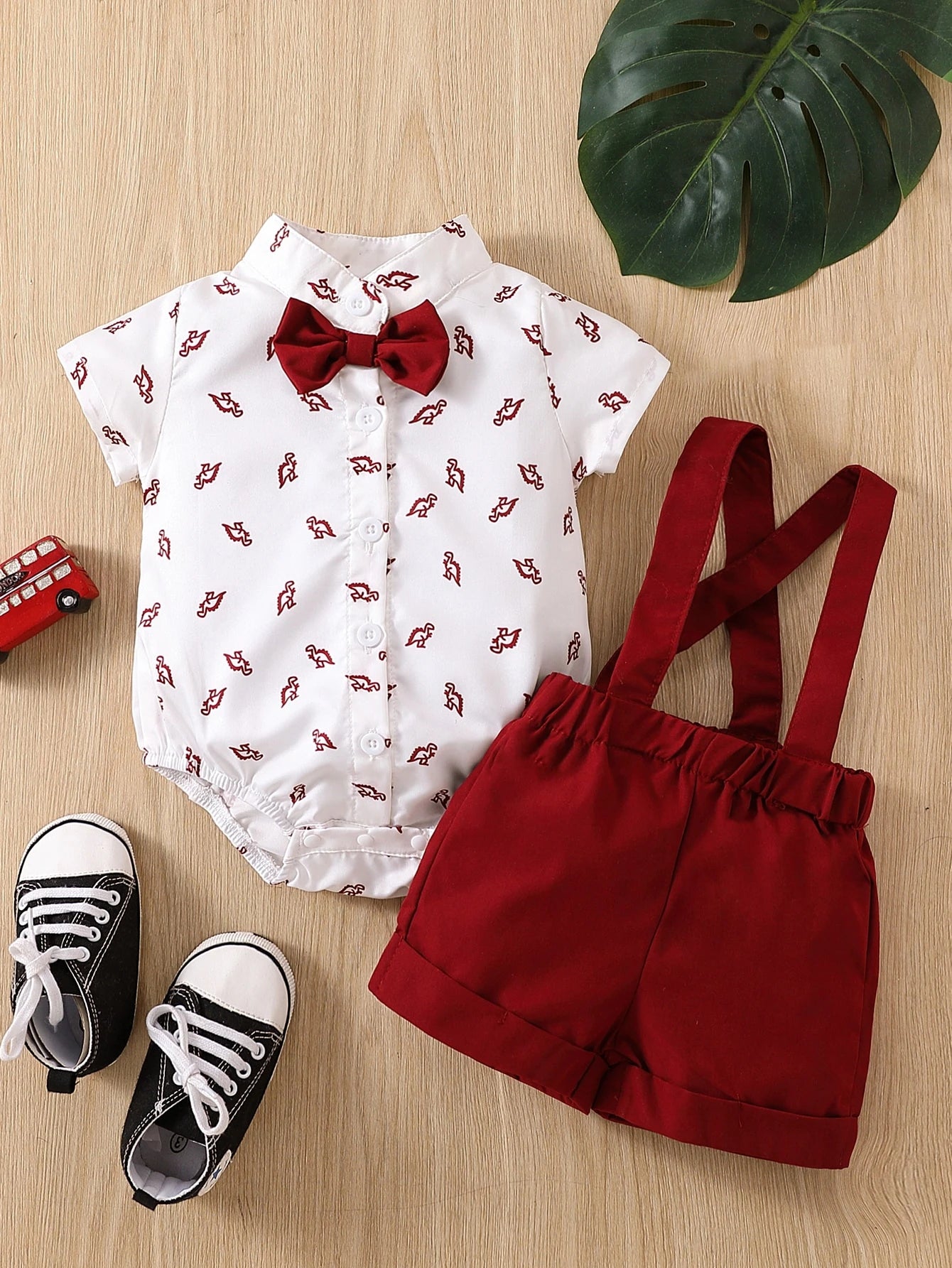 2pcs Baby Boys Dinosaur Print Bow Bodysuit & Suspender Shorts - Ivo...