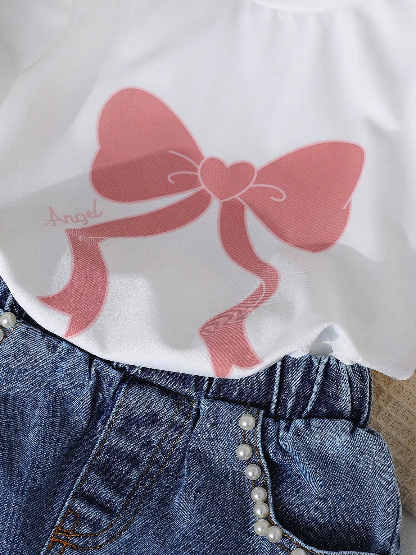 2pcs Girls Bow Print Tee & Pearl Denim Shorts Set - Ivory