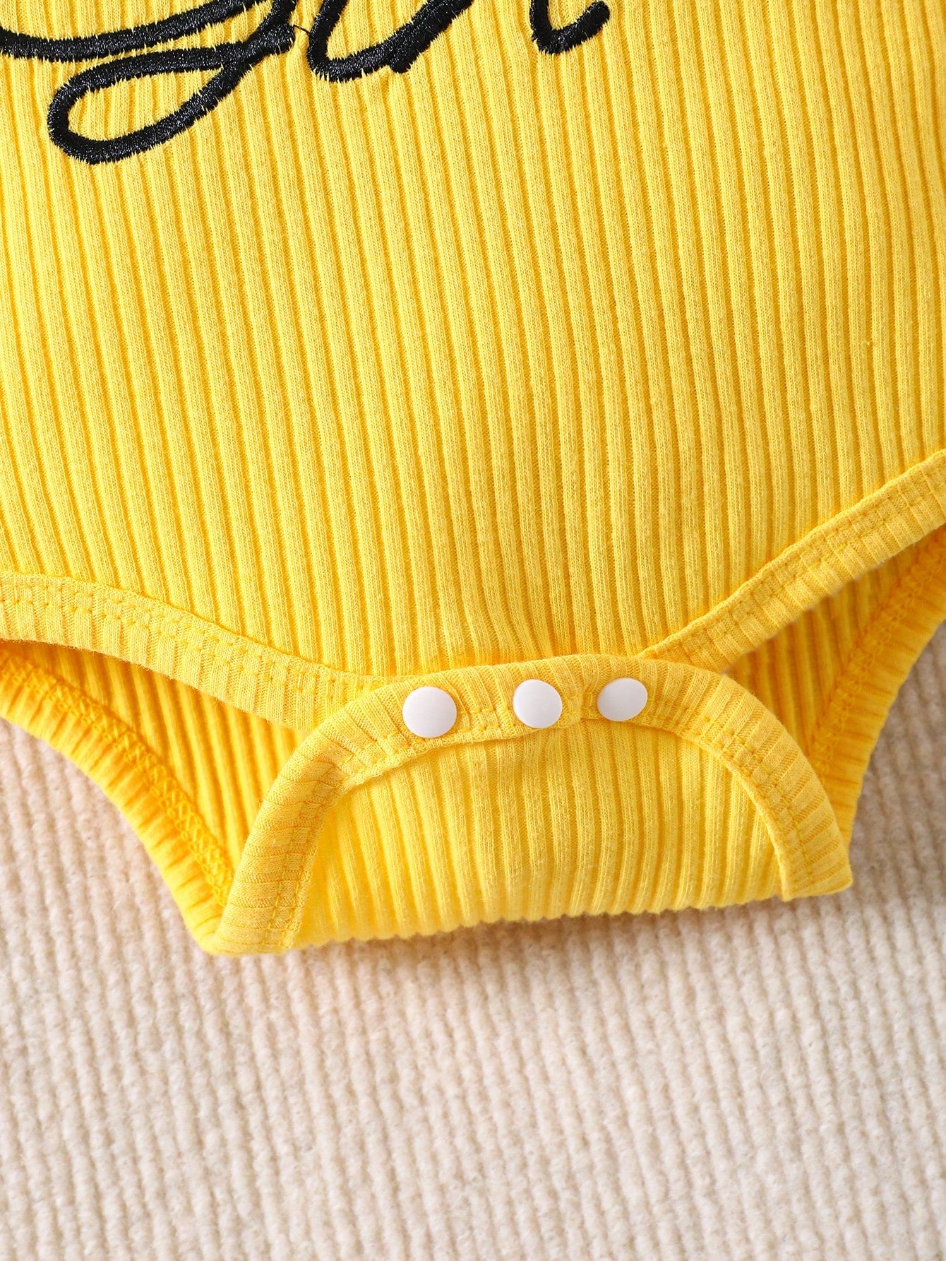 3pcs Baby Girls Ribbed Bodysuit & Heart Print Shorts Set - Buttercu...