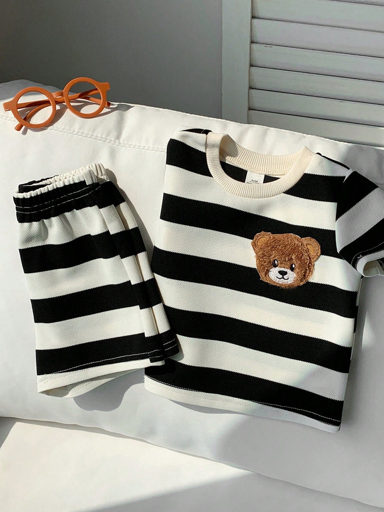 2pcs Boys Bear Embroidered Stripe Tee & Shorts Set - Ivory