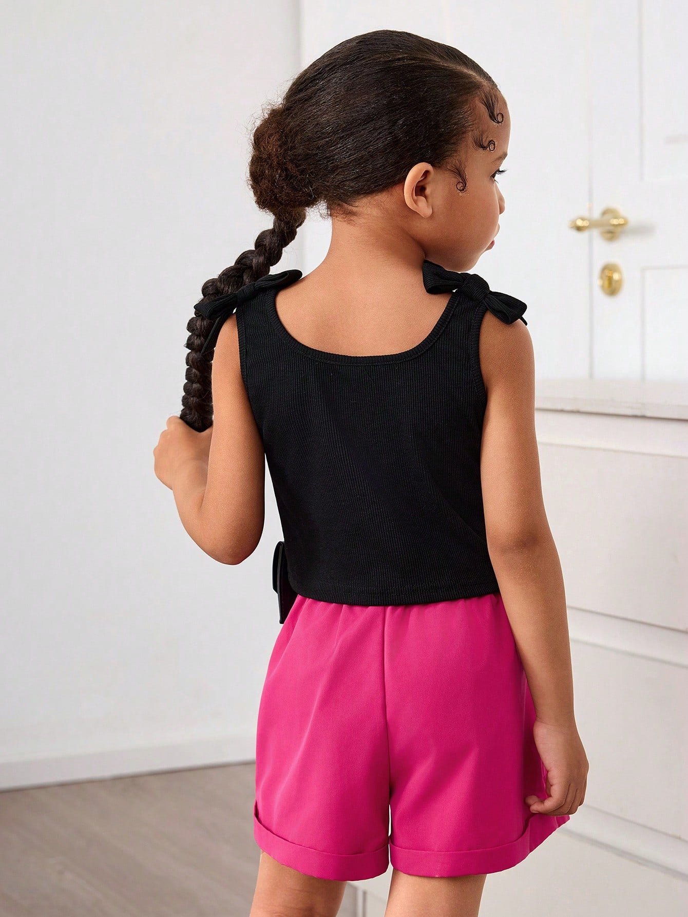 2pcs Little Girls Ribbed Bow-Shoulder Slogan Top & Shorts Set - Onyx