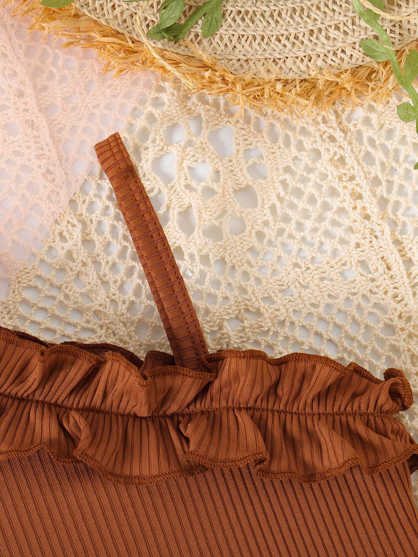 2pcs Girls Ruffle One-Shoulder Top & Floral Bow Shorts - Cognac
