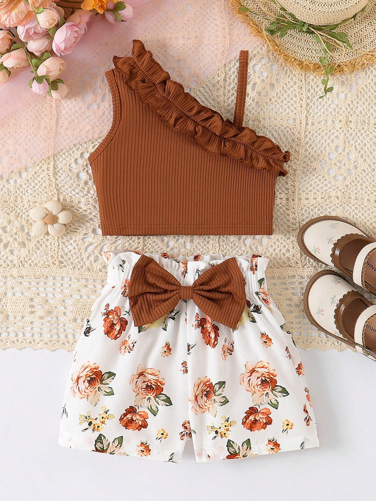 2pcs Girls Ruffle One-Shoulder Top & Floral Bow Shorts - Cognac