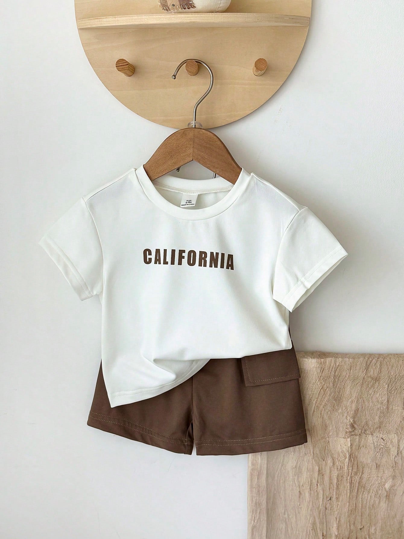 2pcs Boys California Graphic Tee & Cargo Shorts Set - Ivory