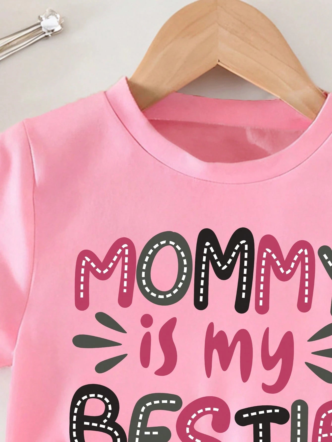 2pcs Girls Mommy's Bestie Graphic Tee & Bow Denim Shorts - Bubblegum