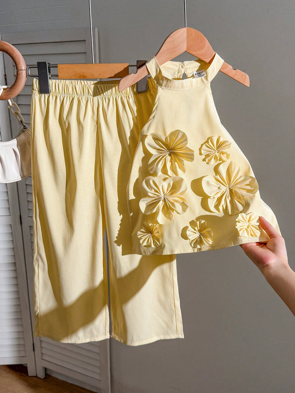 2pcs Girls 3D Floral Striped Halter Top & Wide-Leg Pants Set - Buttercup