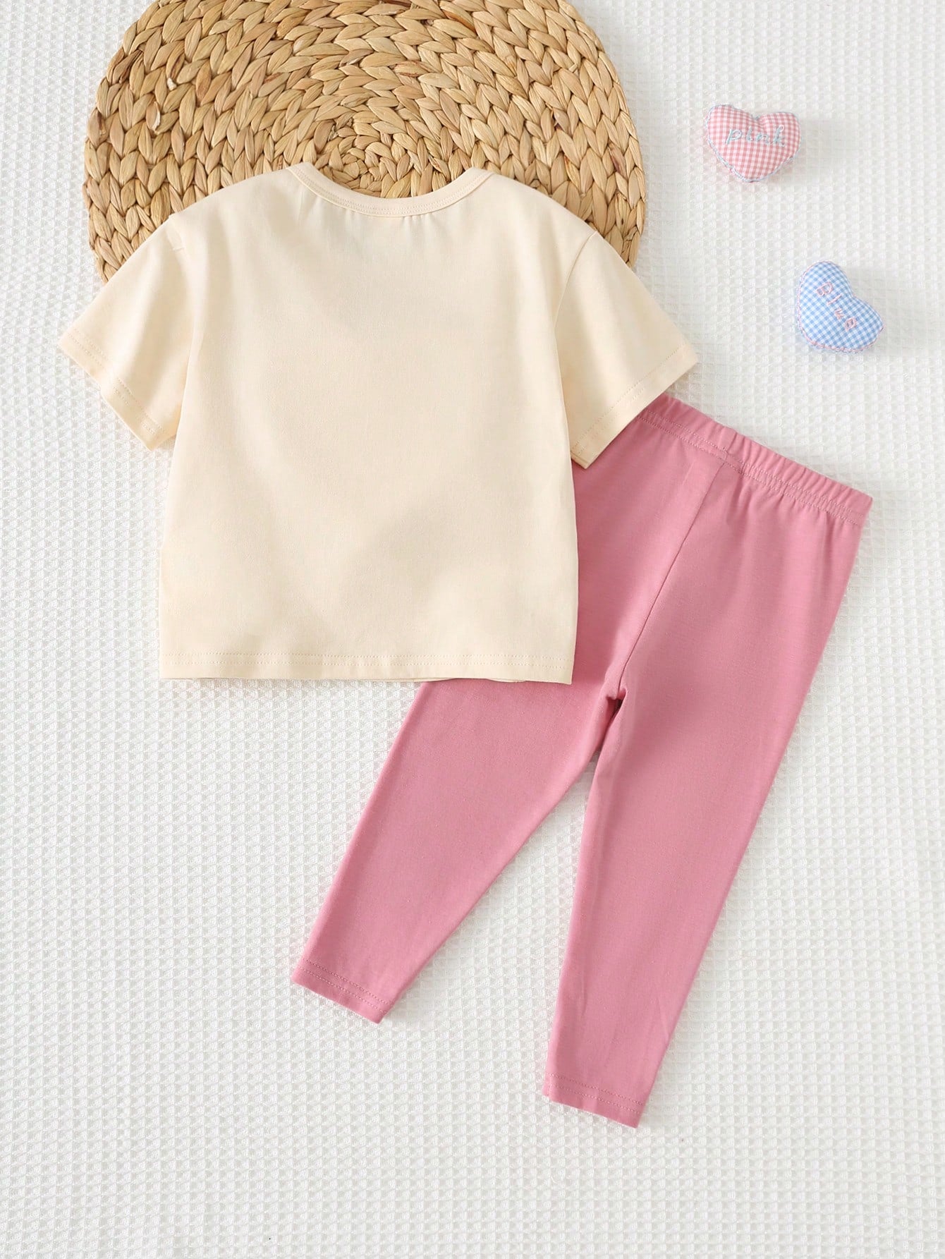2pcs Girls Textured Heart Appliqué Tee & Legging Set - Isabelline