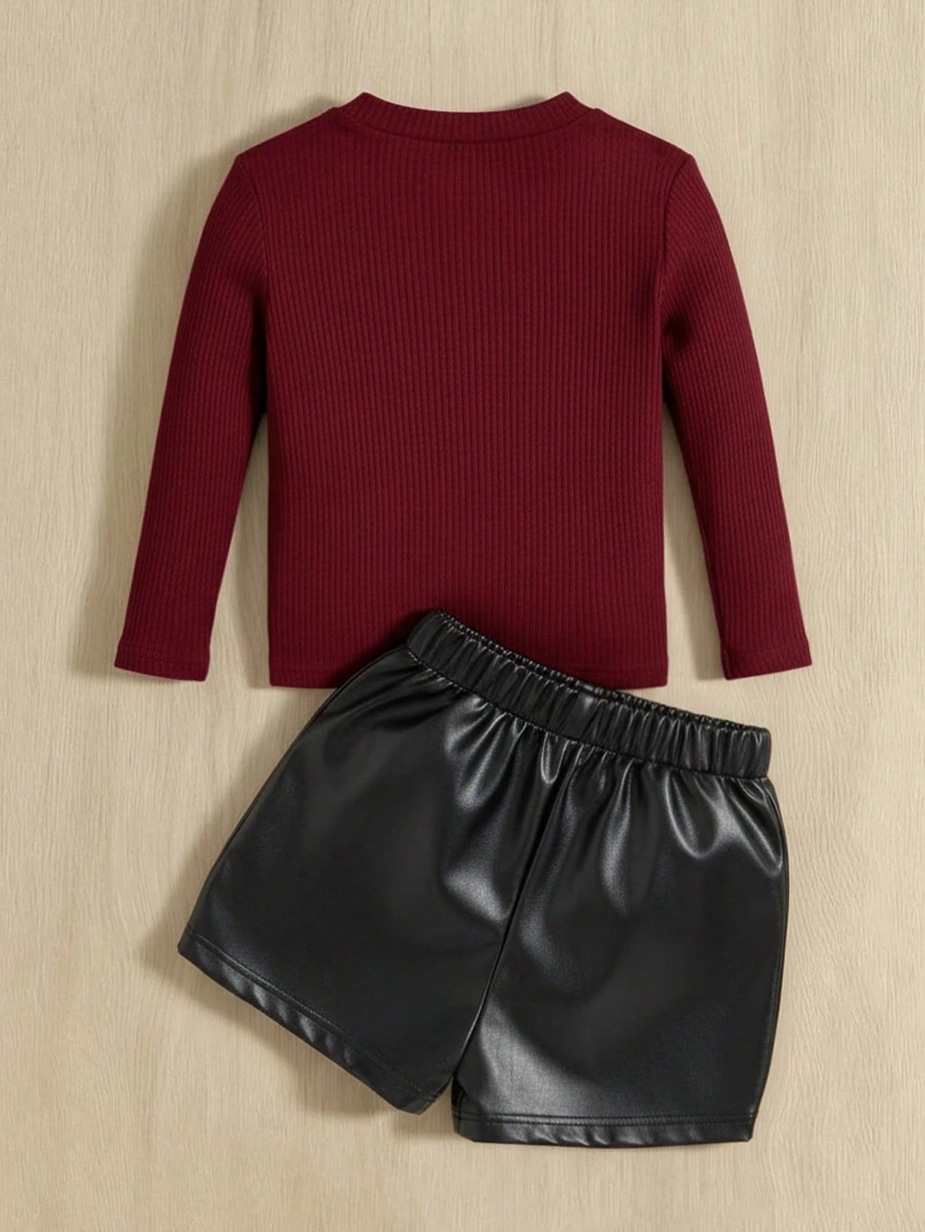 2pcs Girls Ribbed Knit Top & Faux Leather Shorts Set - Crimson | 21...