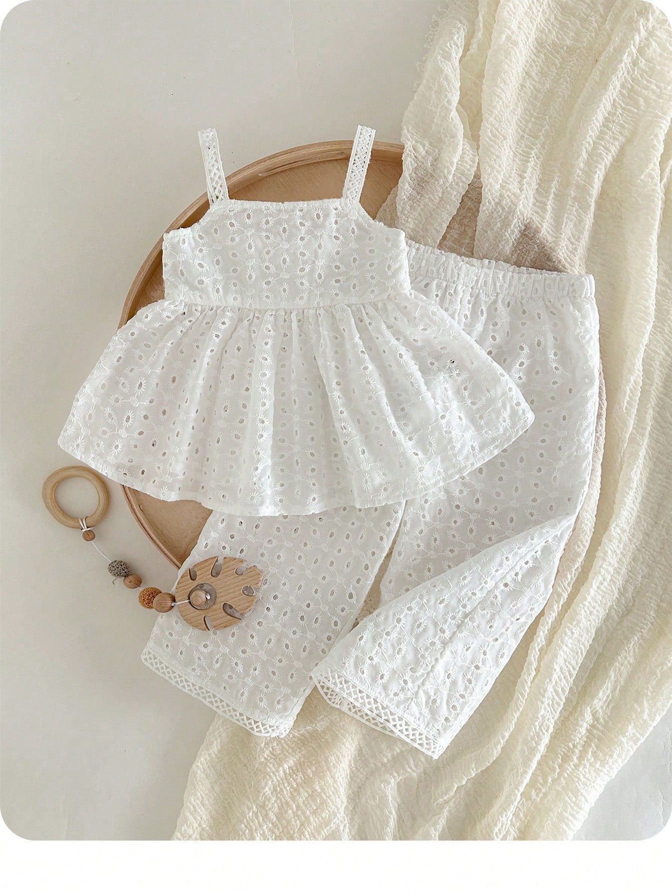 2pcs Girls Daisy Eyelet Cami Top & Wide-Leg Pants Set - Ivory | 21 ...
