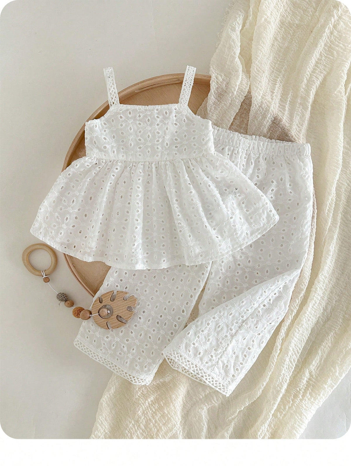 2pcs Girls Daisy Eyelet Cami Top & Wide-Leg Pants Set - Ivory | 21 ...