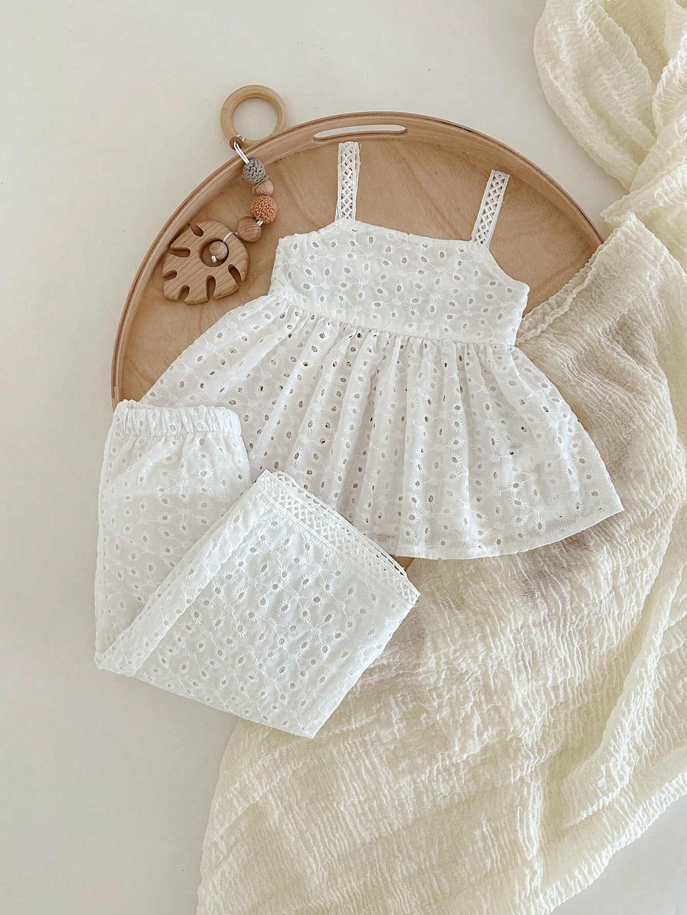 2pcs Girls Daisy Eyelet Cami Top & Wide-Leg Pants Set - Ivory | 21 ...