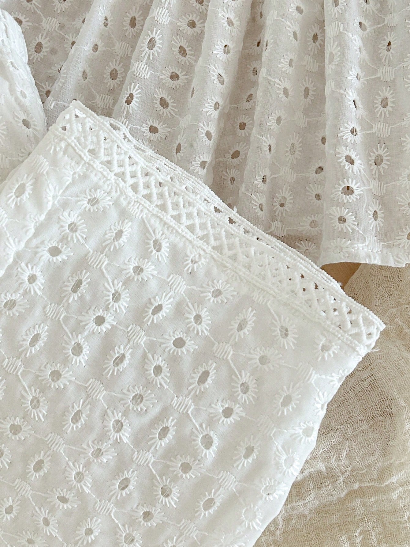 2pcs Girls Daisy Eyelet Cami Top & Wide-Leg Pants Set - Ivory | 21 ...