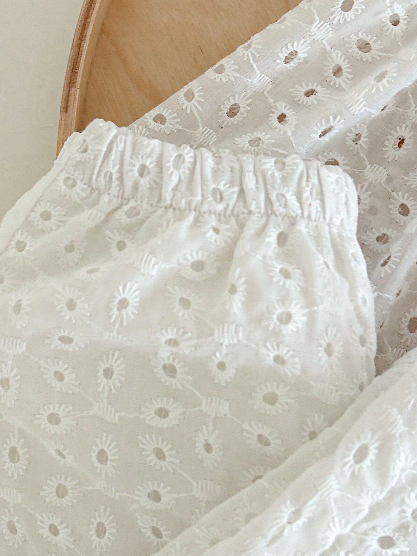 2pcs Girls Daisy Eyelet Cami Top & Wide-Leg Pants Set - Ivory | 21 ...
