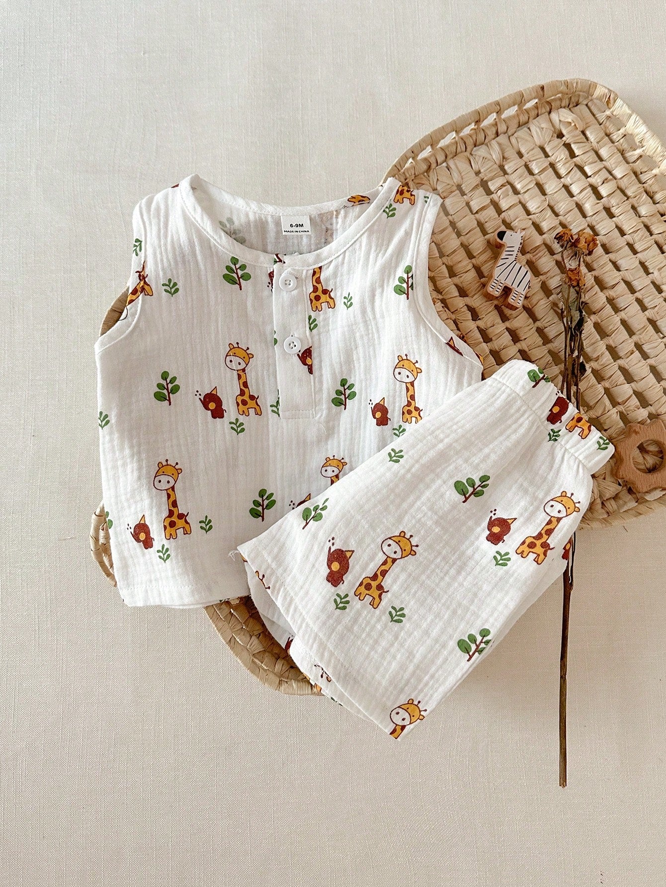 2pcs Boys Giraffe Print Muslin Tank Top & Shorts Set - Ivory | 21 C...