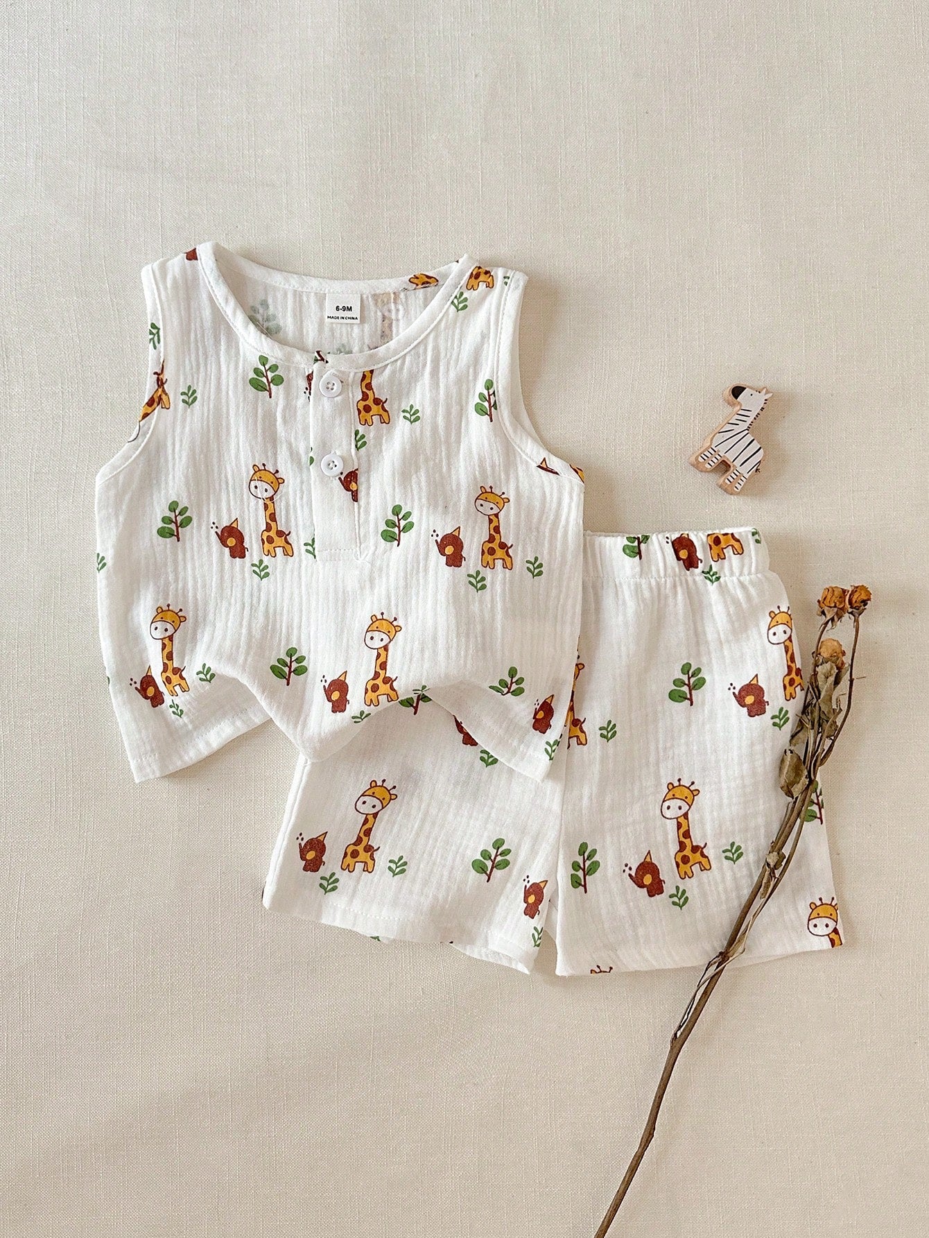 2pcs Boys Giraffe Print Muslin Tank Top & Shorts Set - Ivory | 21 C...