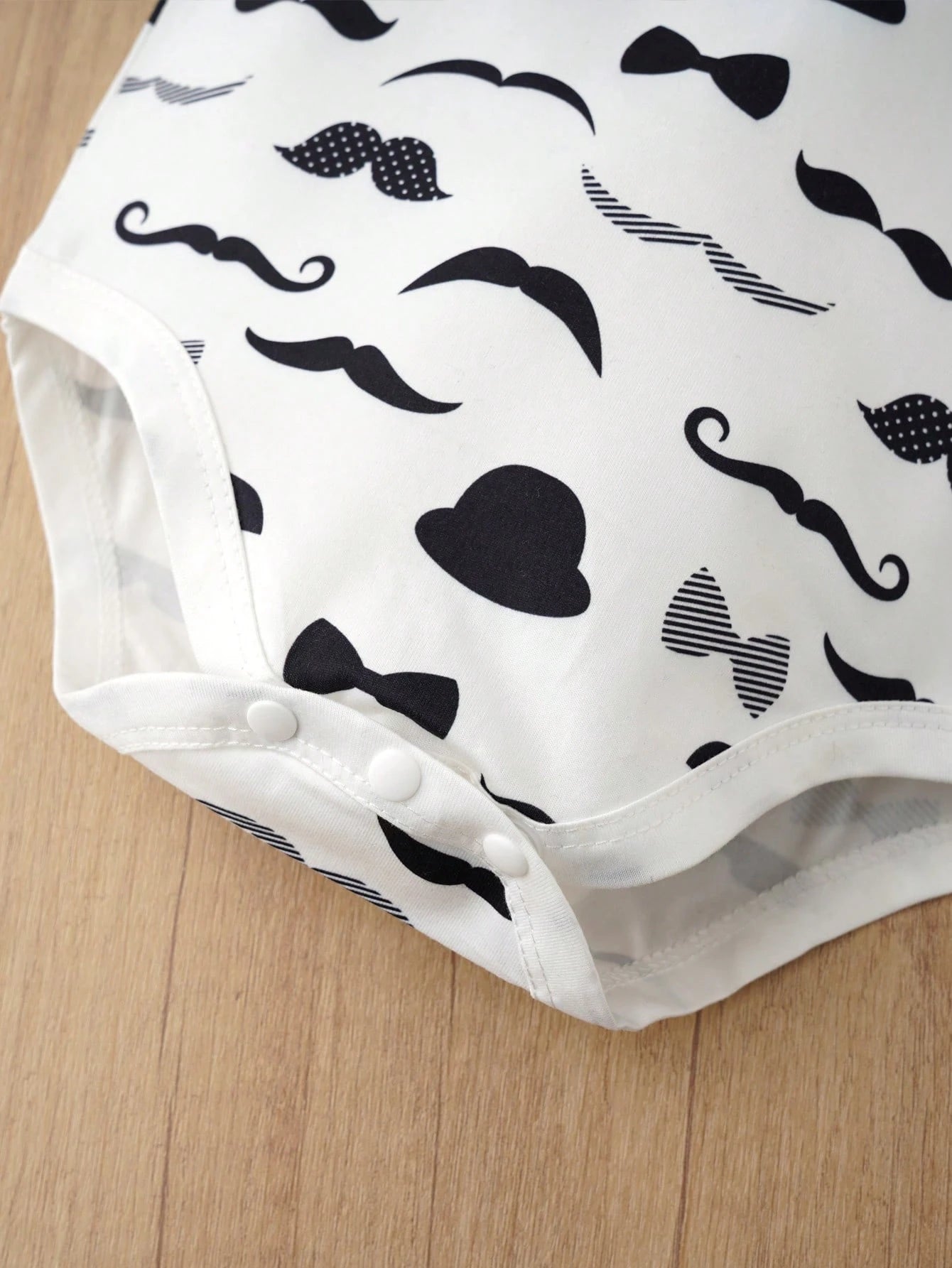 2pcs Baby Boys Moustache Print Bodysuit & Suspender Shorts Set - Iv...