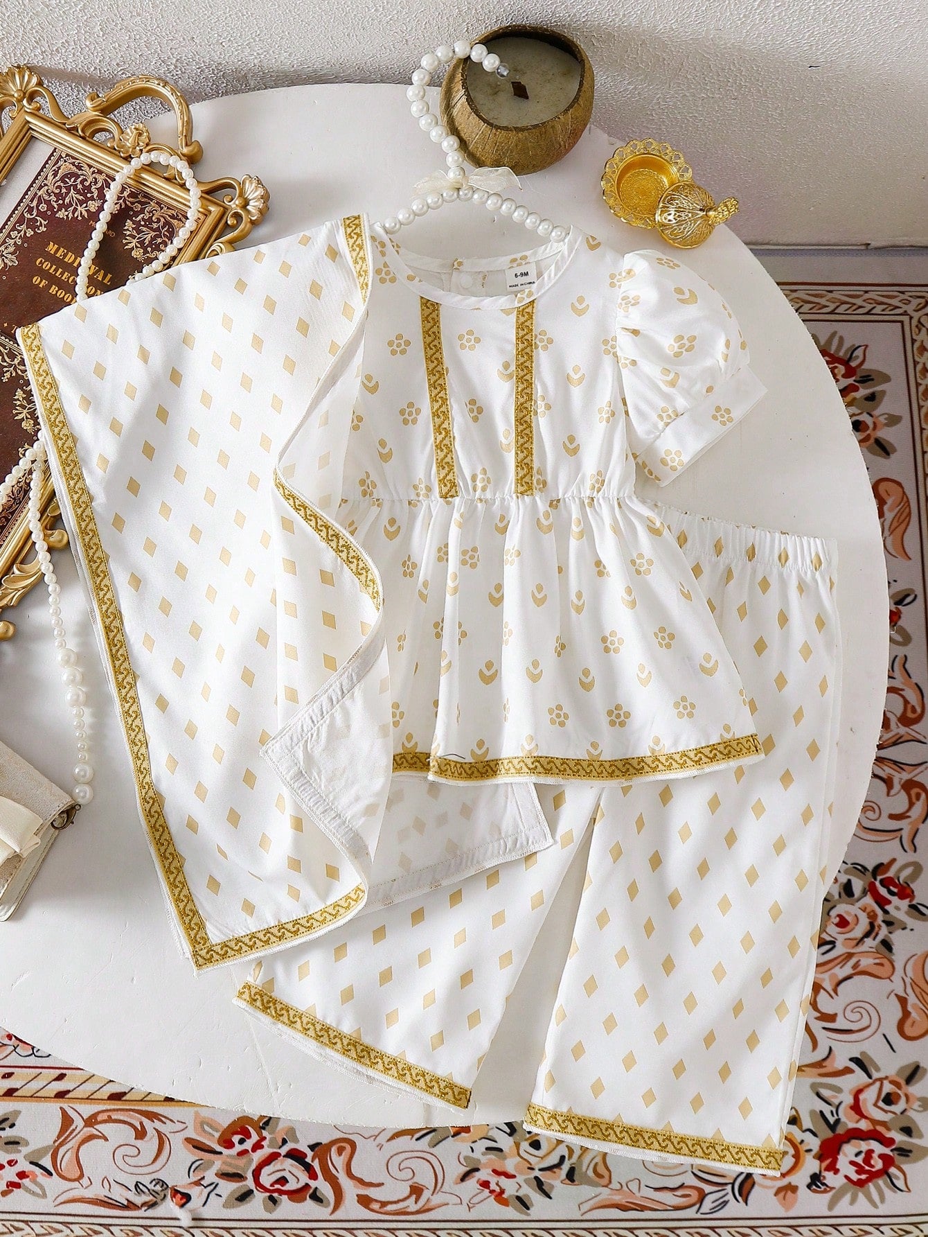 2pcs Girls Gold Print Puff Sleeve Top & Pants Set - Ivory | 21 Cent...