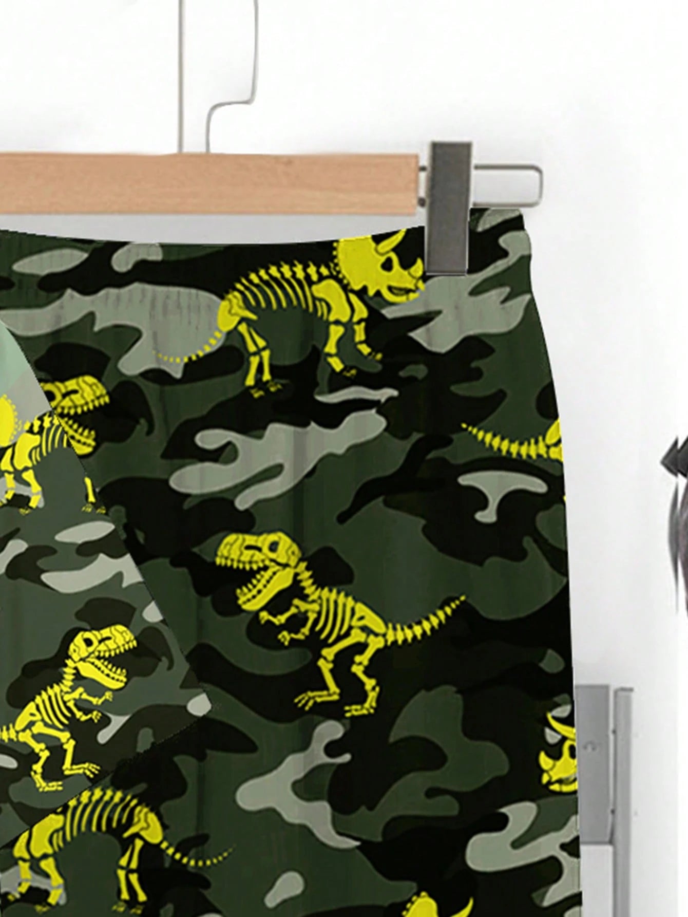 2pcs Big Boys Dinosaur Graffiti Tee & Pants Set - Sage Green