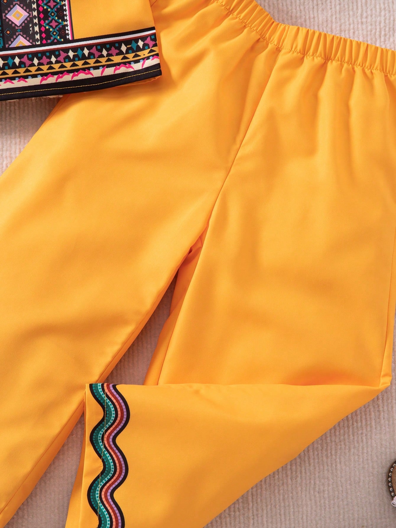 2pcs Little Girls Aztec Print Puff Sleeve Top & Pants Set - Saffron...