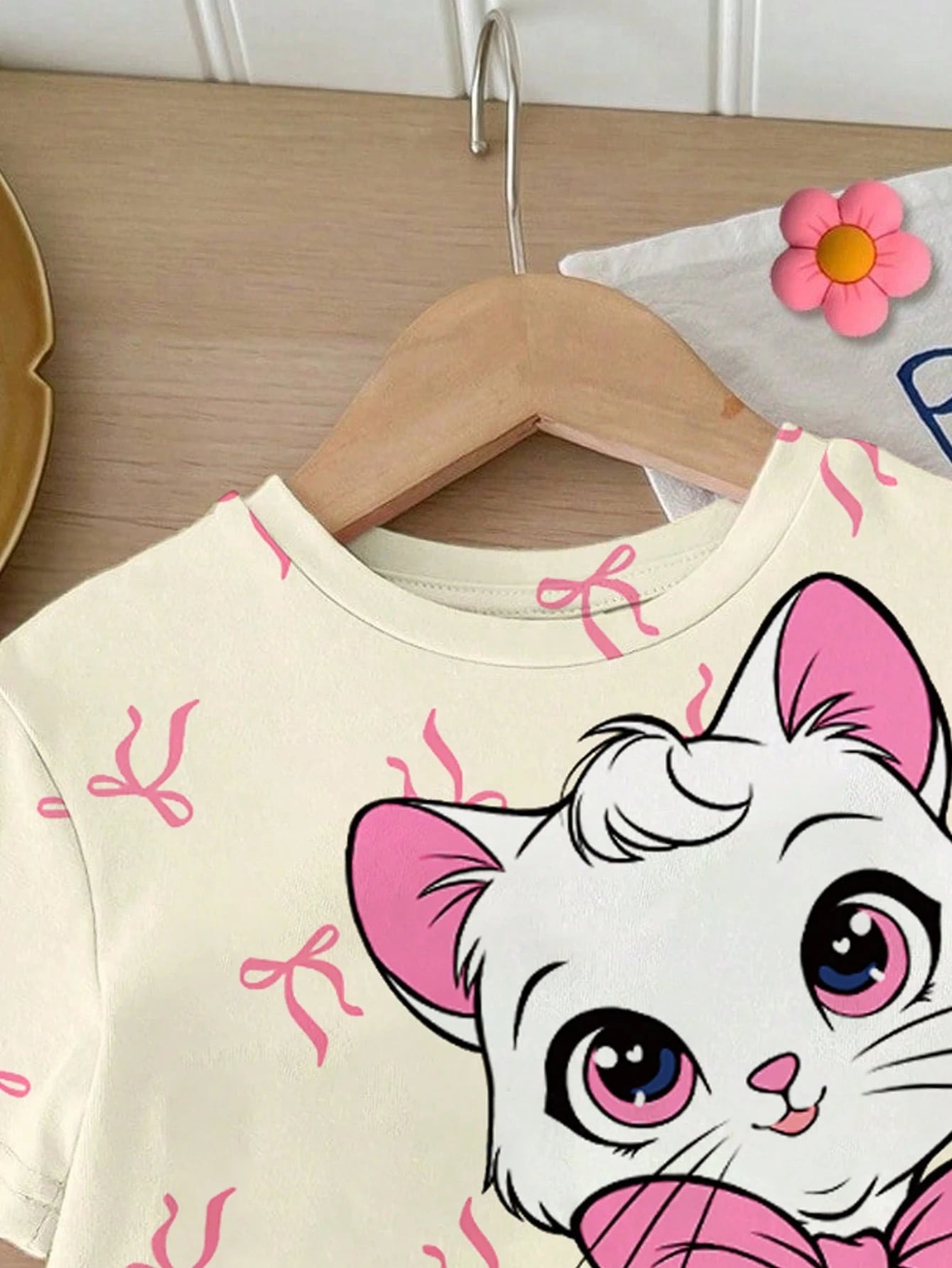 2pcs Girls Bow Kitty Print Tee & Shorts Set - Ecru