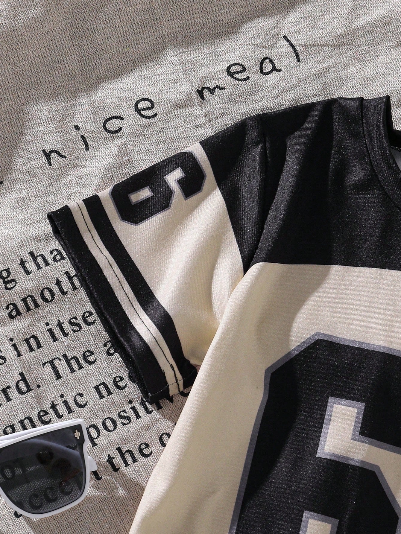 2pcs Boys Varsity Number Print Tee & Shorts Set - Ecru