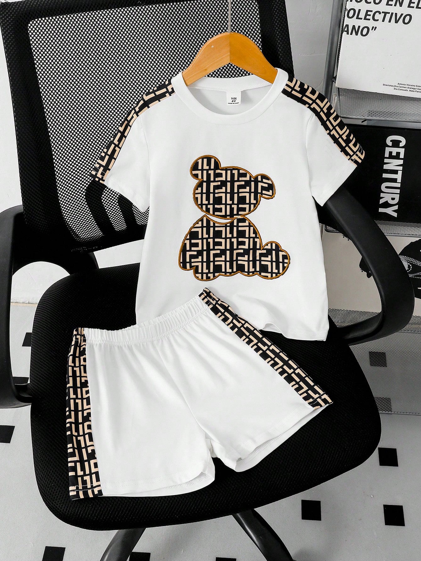 2pcs Boys Monogram Bear Graphic Tee & Shorts Set - Ivory