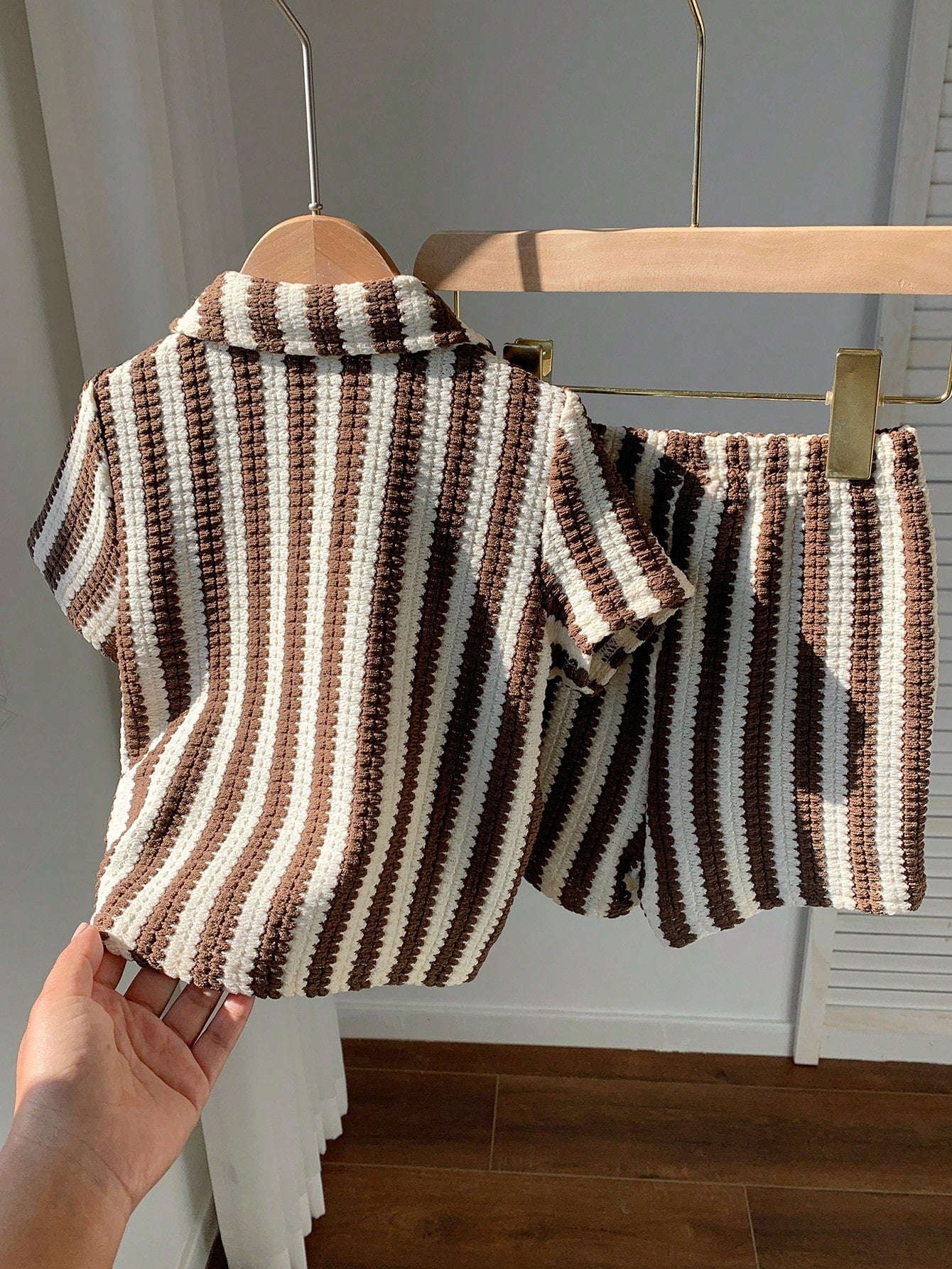 2pcs Boys Striped Knit Resort Collar Shirt & Shorts Set - Latte