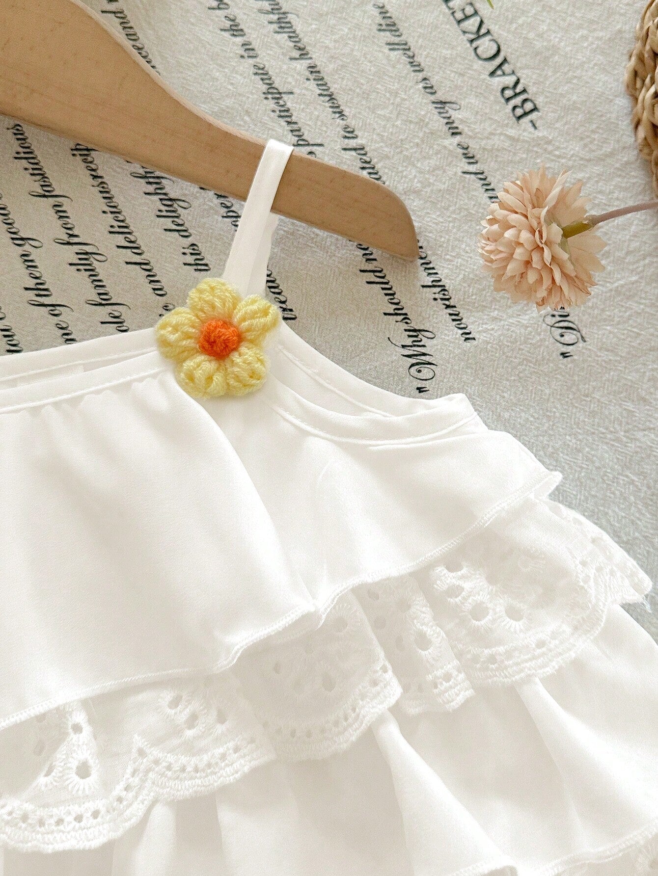 2pcs Girls Eyelet Ruffle Camisole & Floral Shorts Set - Ivory | 21 ...