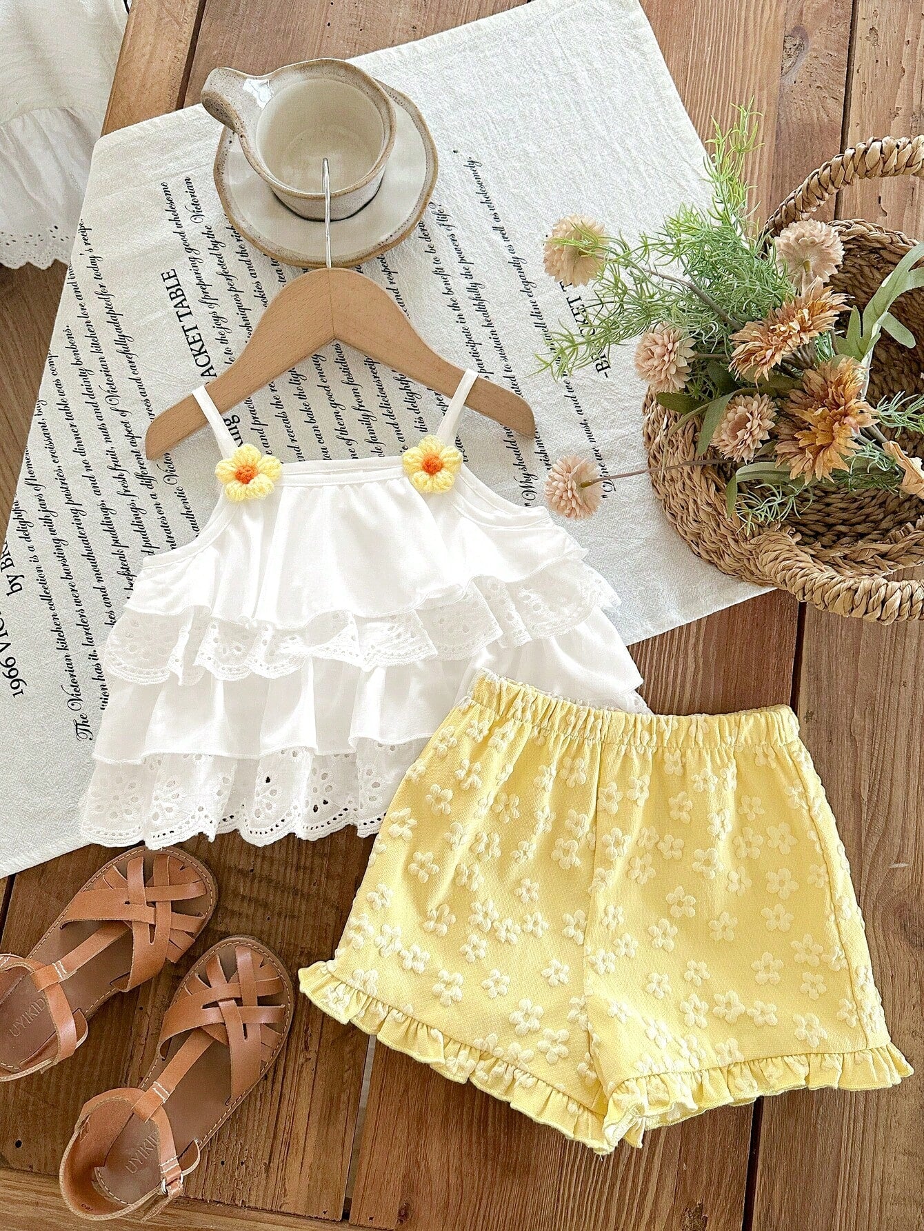 2pcs Girls Eyelet Ruffle Camisole & Floral Shorts Set - Ivory | 21 ...