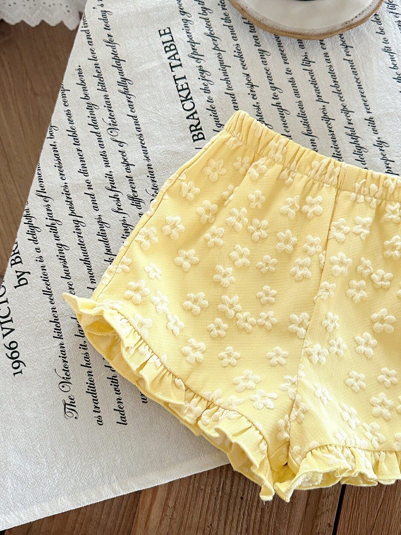 2pcs Girls Eyelet Ruffle Camisole & Floral Shorts Set - Ivory | 21 ...