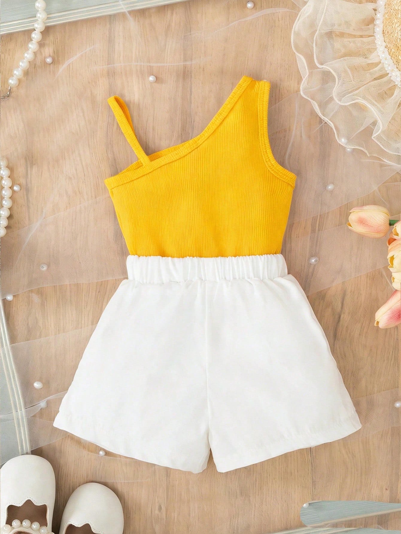 2pcs Girls Floral Appliqué Camisole & Shorts Set - Buttercup