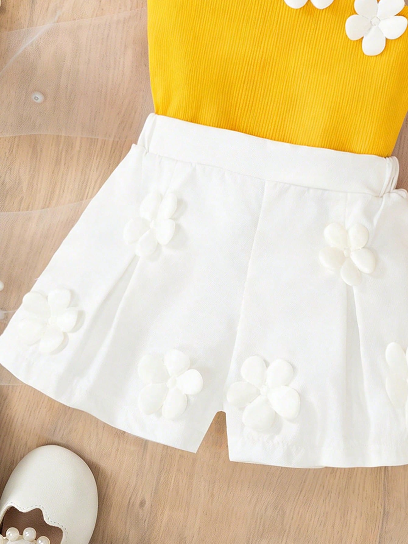 2pcs Girls Floral Appliqué Camisole & Shorts Set - Buttercup