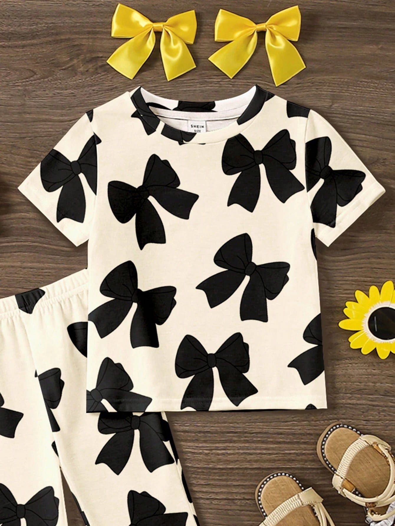 2pcs Little Girls Bow Print Tee & Flare Pants Set - Ecru | 21 Centu...