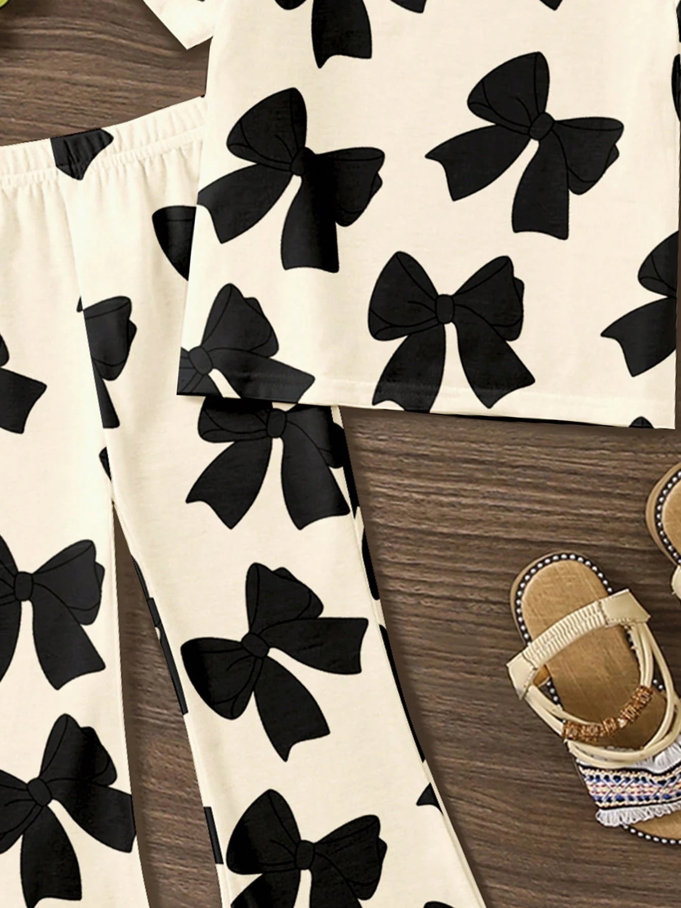 2pcs Little Girls Bow Print Tee & Flare Pants Set - Ecru | 21 Centu...