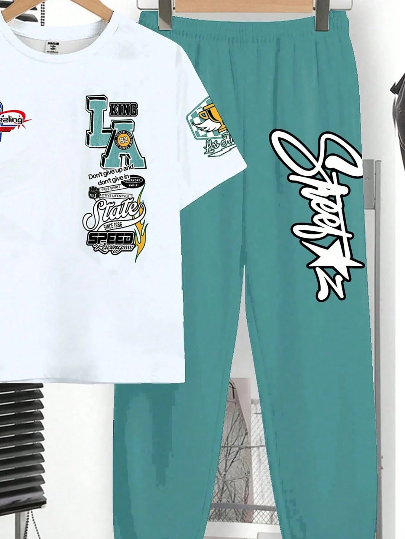 2pcs Big Boys Y2K Graffiti Print Tee & Pants Set - Ivory
