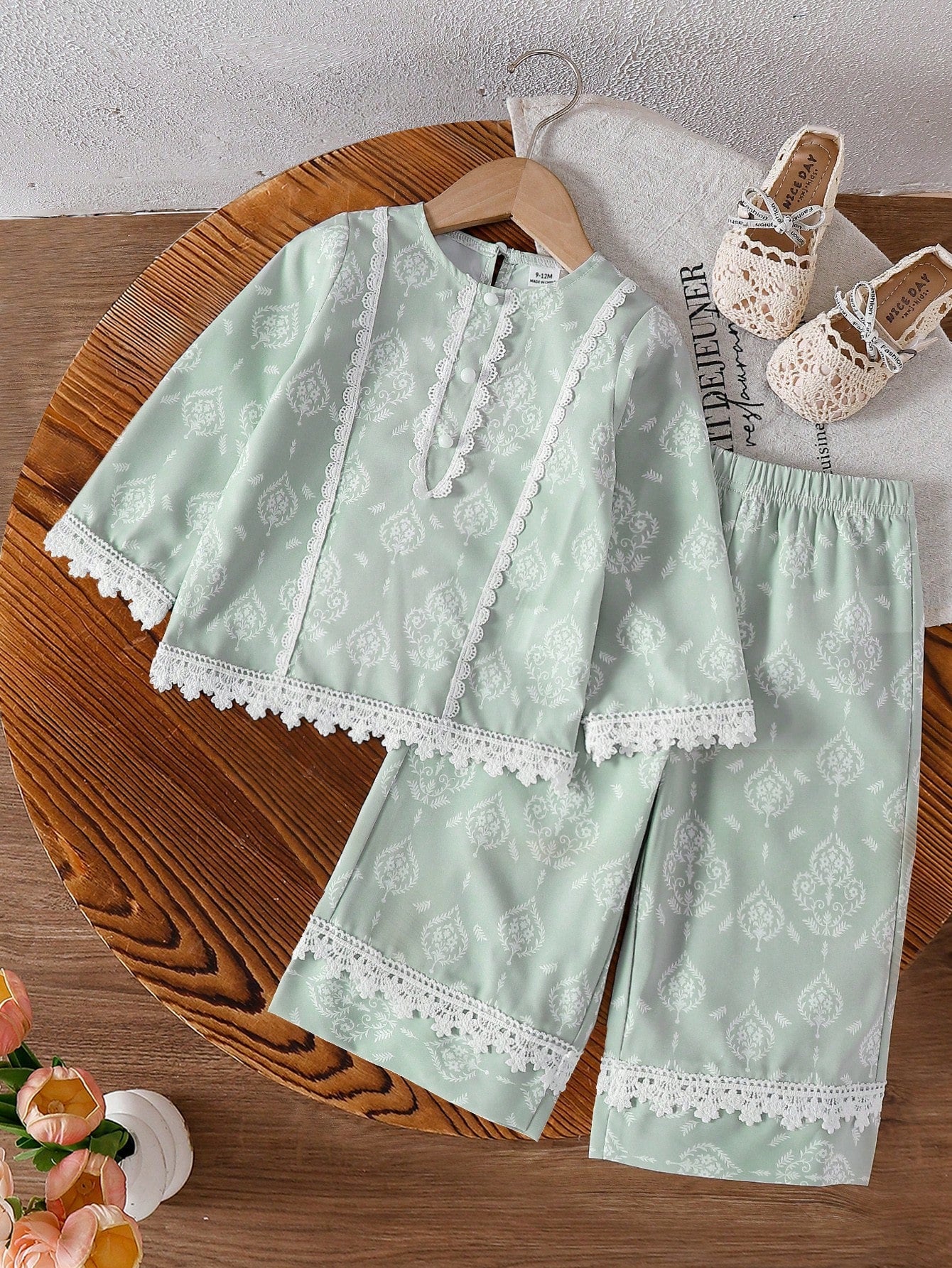 2pcs Girls Damask Print Lace-Trim Top & Wide-Leg Pants - Sage | 21 ...