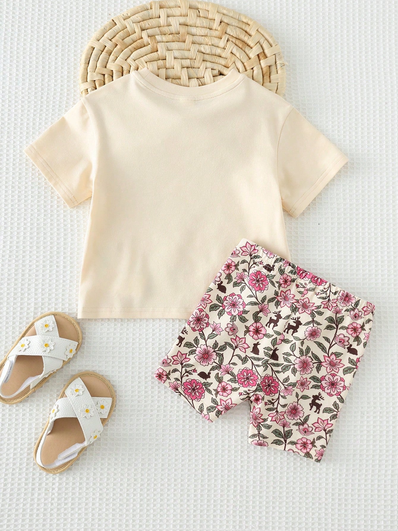 2pcs Girls Deer Floral Print Tee & Shorts Set - Isabelline