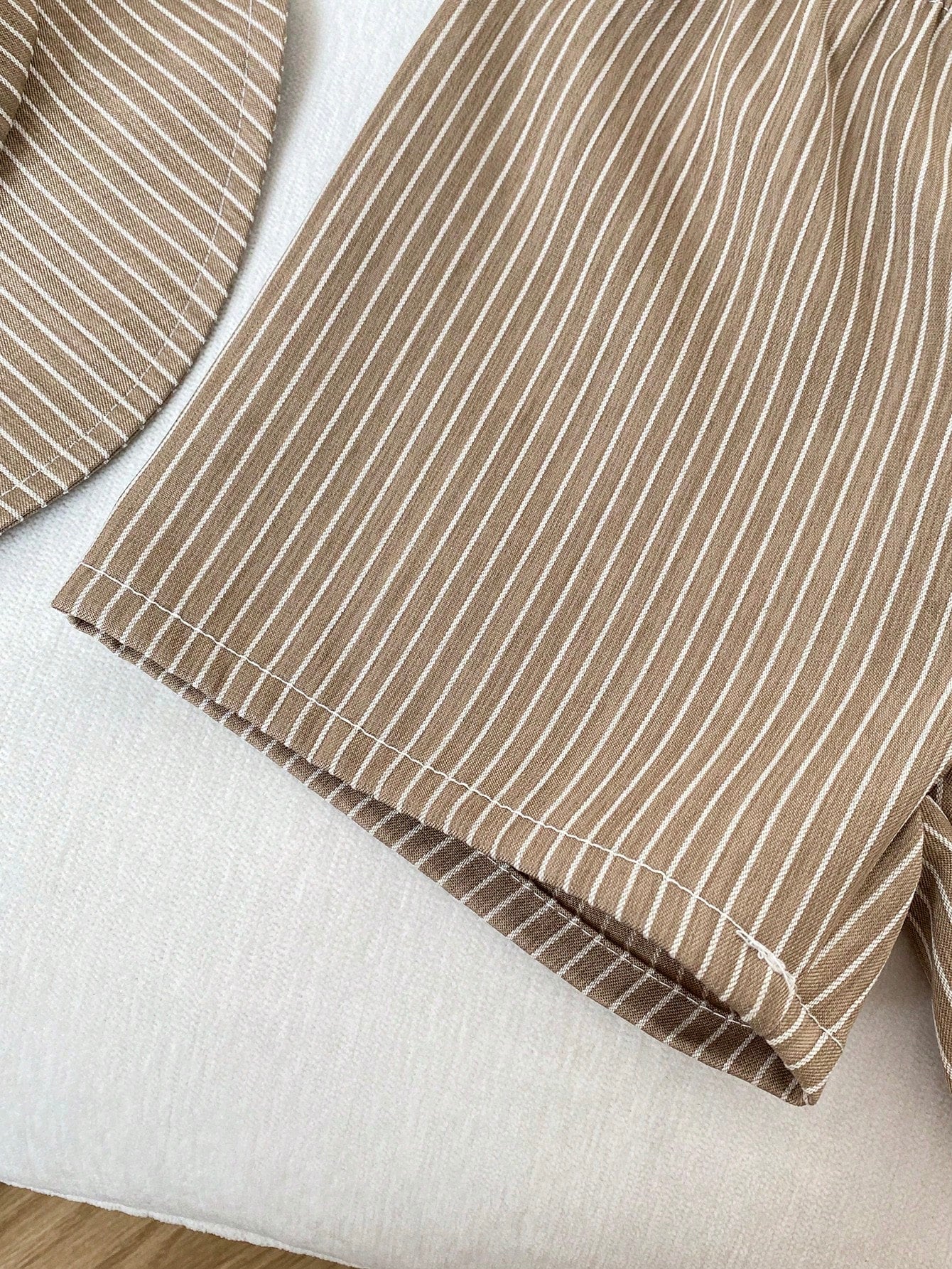 3pcs Boys Letter Graphic Tank Top & Striped Shorts Set - Mocha