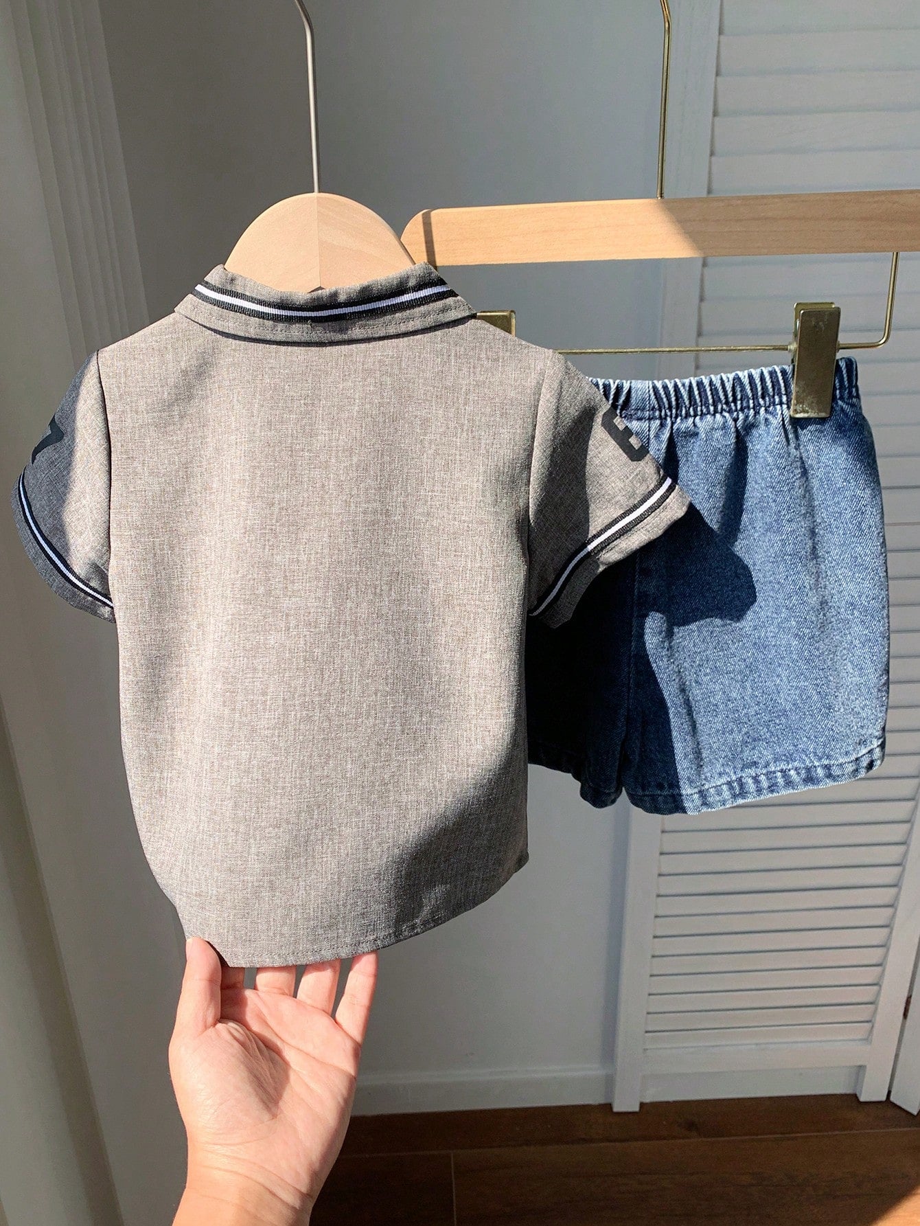 2pcs Boys Classic Artist Varsity Jacket & Denim Shorts Set - Griege