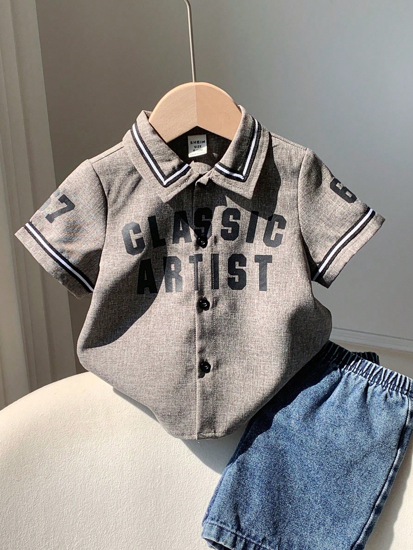 2pcs Boys Classic Artist Varsity Jacket & Denim Shorts Set - Griege