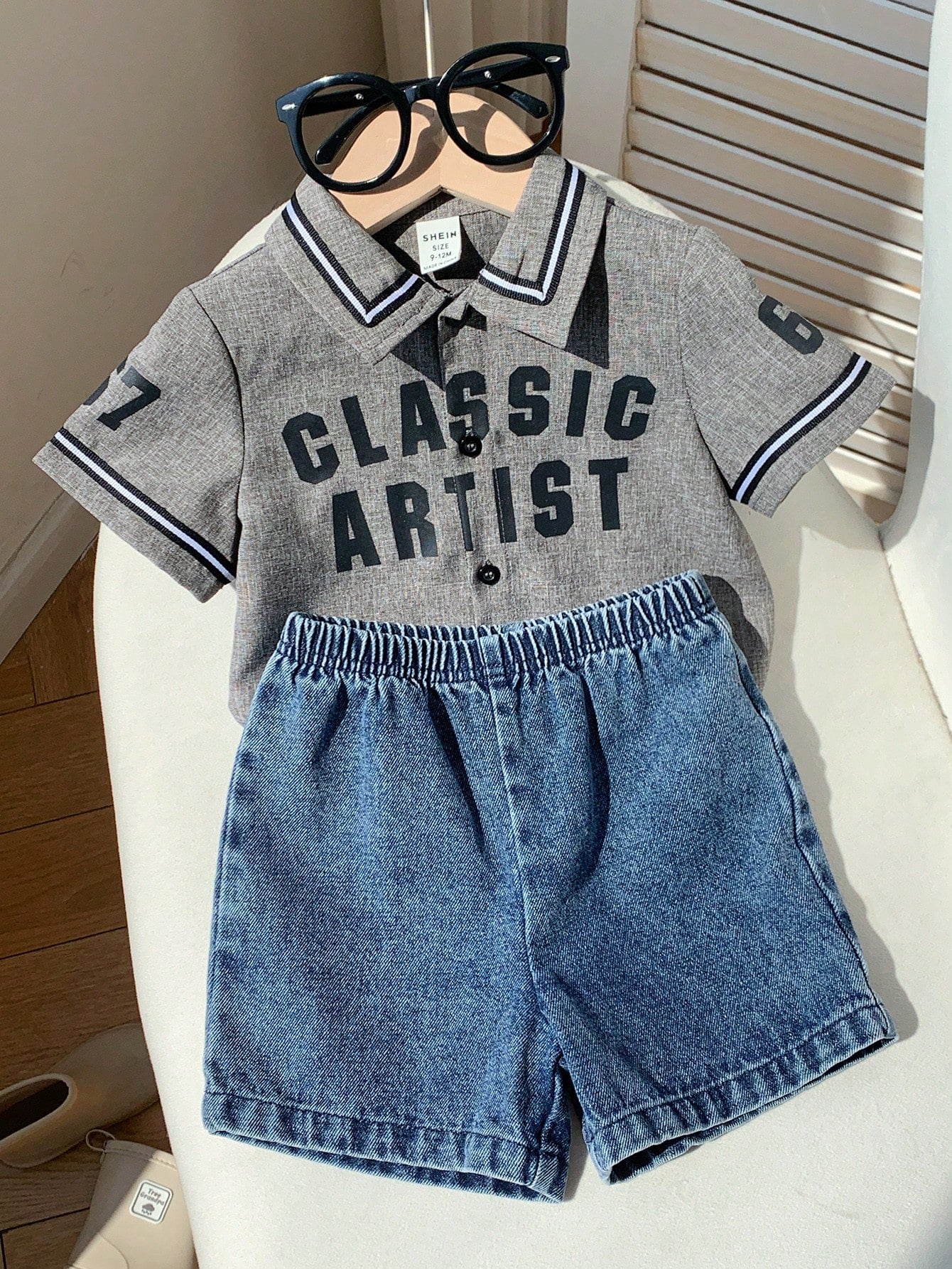 2pcs Boys Classic Artist Varsity Jacket & Denim Shorts Set - Griege