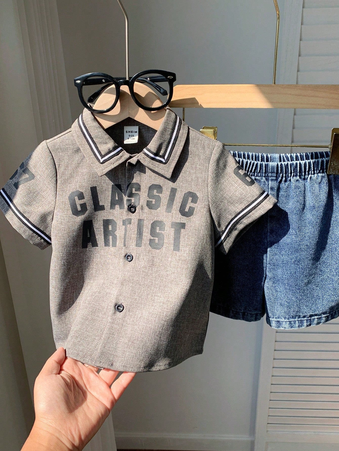 2pcs Boys Classic Artist Varsity Jacket & Denim Shorts Set - Griege