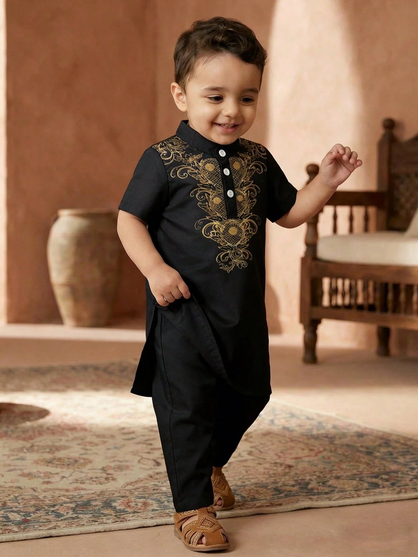 2pcs Boys Gold Baroque Print Kurta & Trousers Set - Onyx | 21 Centu...