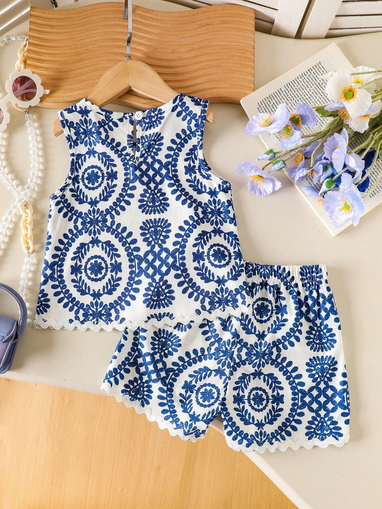 2pcs Girls Majolica Print Tank Top & Shorts Set - Ivory