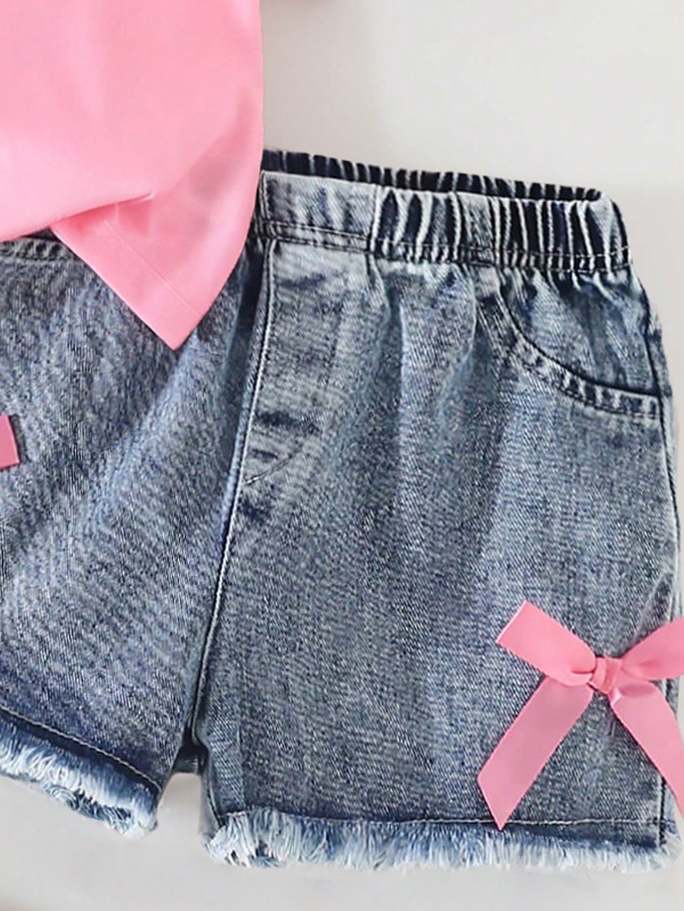 2pcs Girls Graphic Tee & Bow Denim Shorts Set - Blush