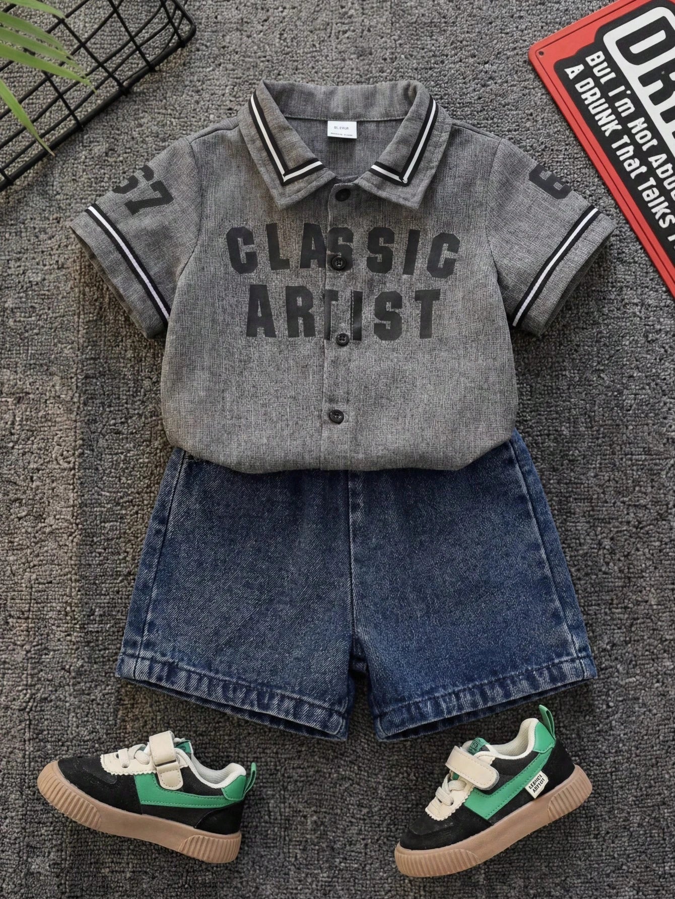 2pcs Boys Classic Artist Varsity Jacket & Denim Shorts Set - Griege