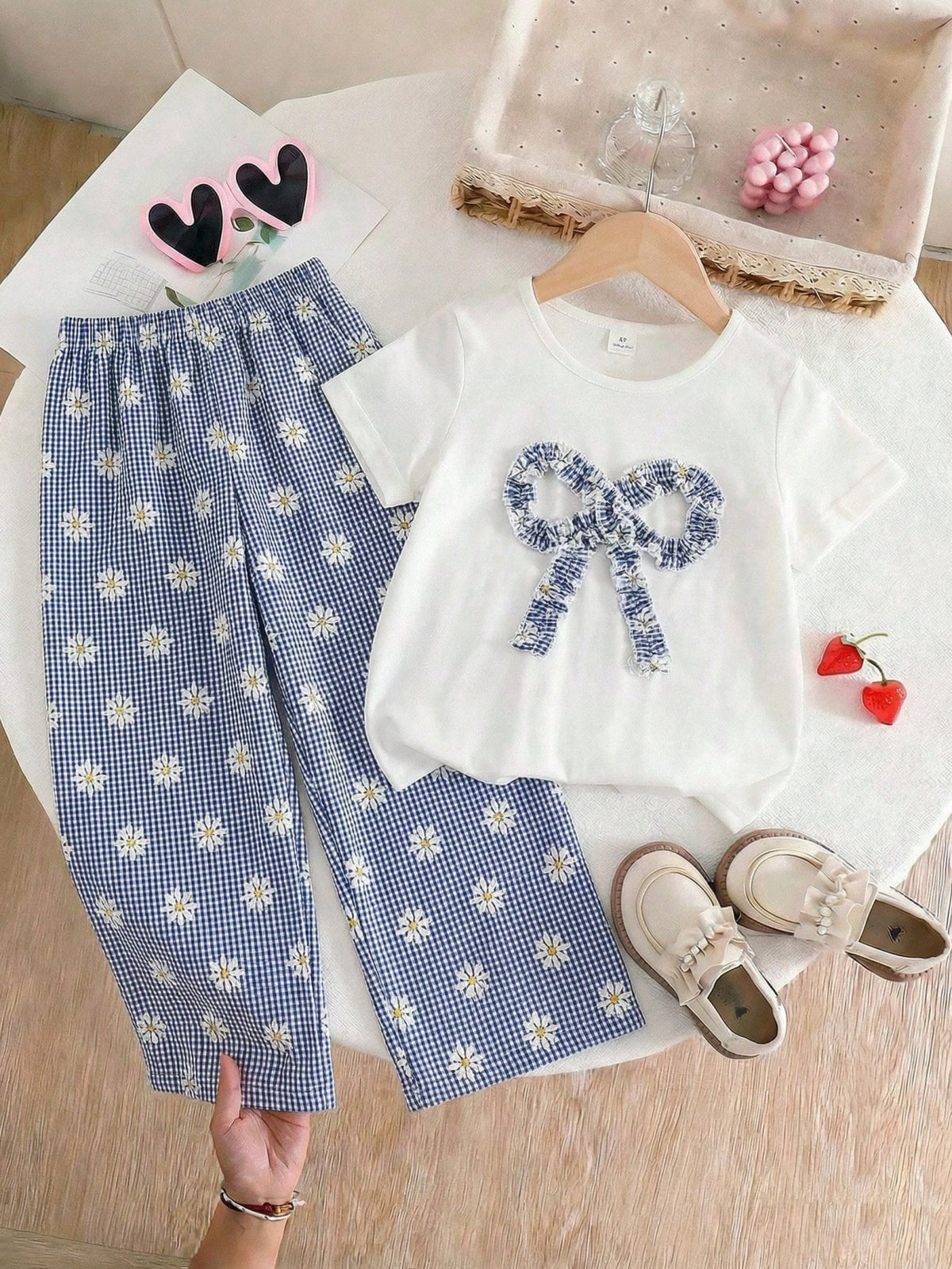 2pcs Girls Gingham Daisy Bow Appliqué Tee & Wide-Leg Pants Set - Iv...