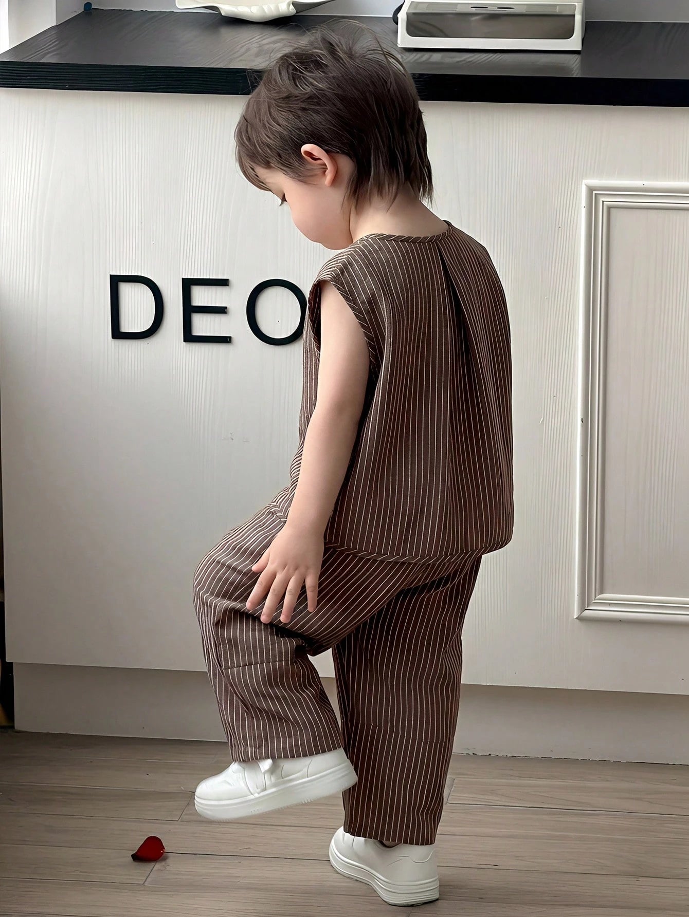 2pcs Boys Pinstripe Sleeveless Vest & Wide-Leg Trousers Set - Wenge...